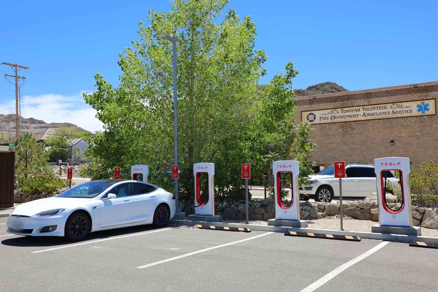 Tesla Supercharger and Electric Highway Tonopah, Nevada